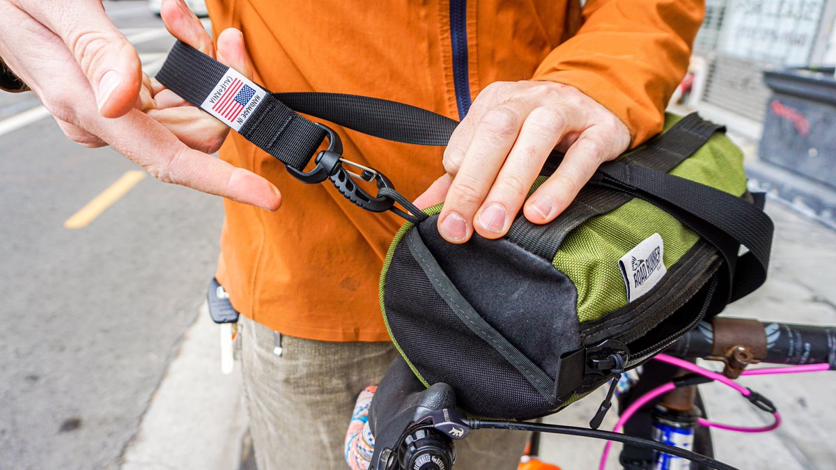RoadRunnerbags1's tweet photo. On and off the bike, Our Burrito Supreme and California Burrito are great ways of carrying what's needed for a short ride around town or long weekend adventures.

The universal shoulder strap works great on all of our handlebar bags😎✌️ https://t.co/QwwqyYPIVO