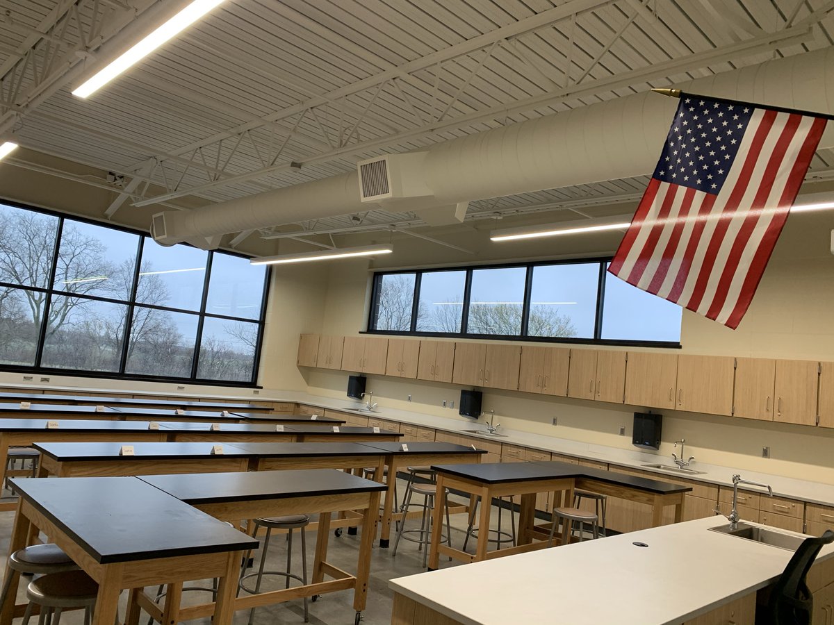 McCownGordon's tweet photo. We ran by @BLMSBOBCATS to check in as we wrap up this project. We worked with BLMS on several additions, including new classrooms, flex class spaces, study rooms, and a high-end auditorium!
@HTKarch #K12construction #Construction #Classroom https://t.co/PUW8k9e7l7