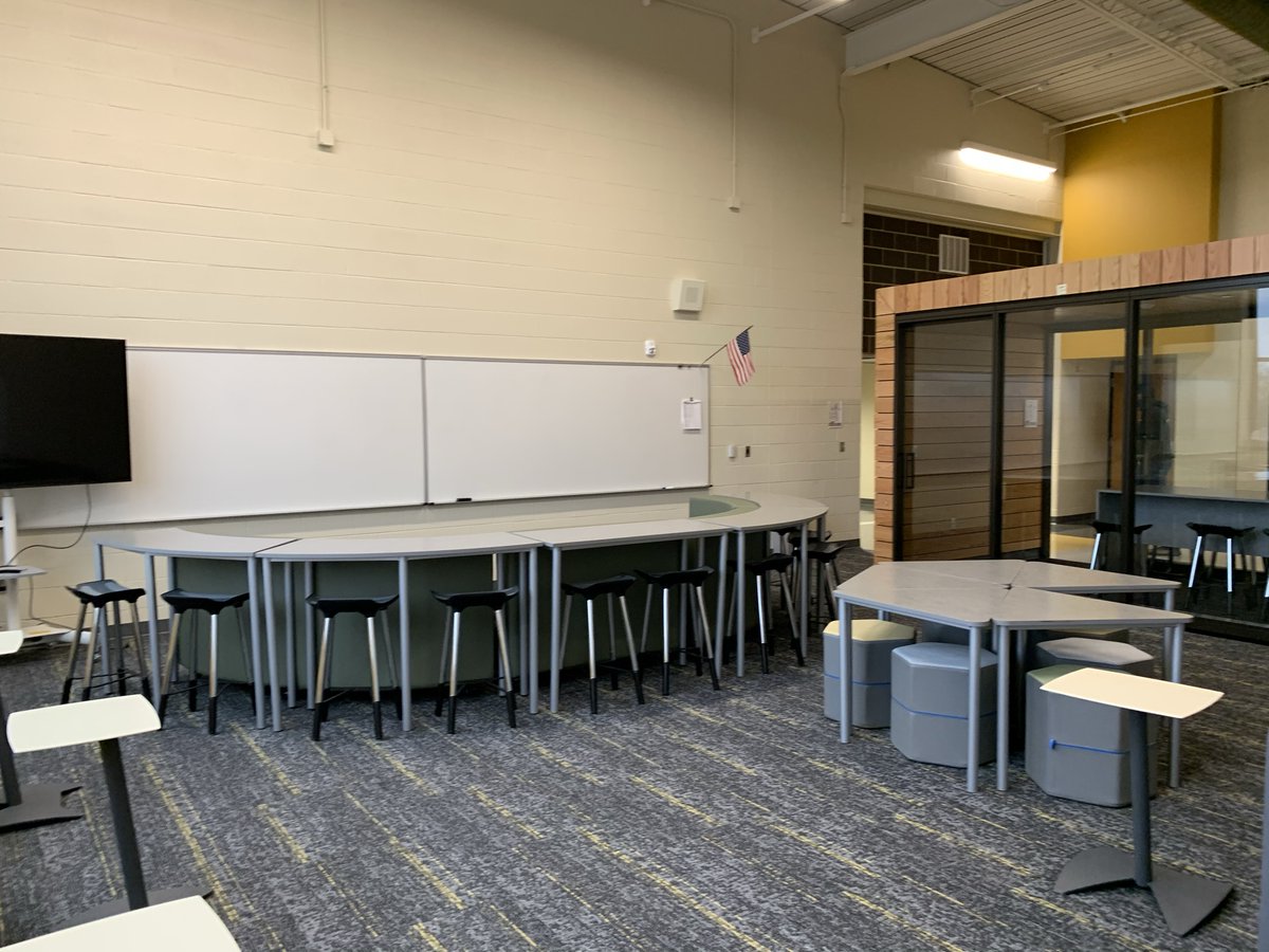 McCownGordon's tweet photo. We ran by @BLMSBOBCATS to check in as we wrap up this project. We worked with BLMS on several additions, including new classrooms, flex class spaces, study rooms, and a high-end auditorium!
@HTKarch #K12construction #Construction #Classroom https://t.co/PUW8k9e7l7