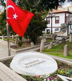 “Bu ülkede dürüst olmak başa beladır ama o bela başımızın tacıdır”
#MuhsinYazıcıoğlu 
Allah rahmet eylesin.
Mekanı Cennet olsun İnşallah