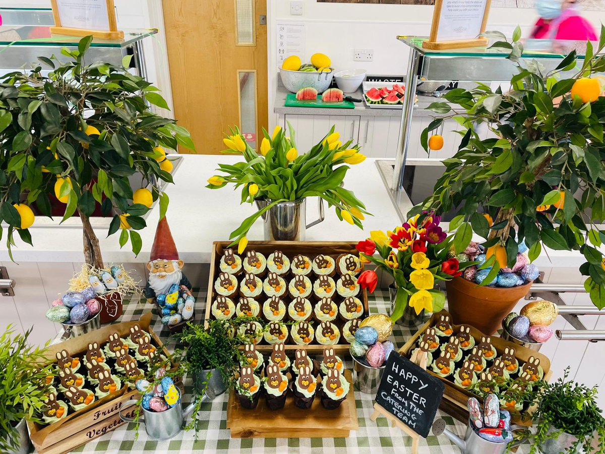 Amazing Easter Displays at Lanesborough today! #eastertreats <a href="/wmoseley21/">wendy moseley</a> <a href="/KRiches7/">karen riches</a>