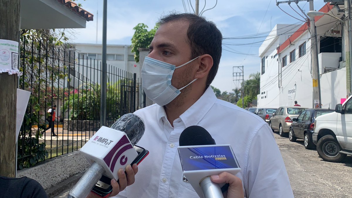 VeroBacaz's tweet photo. El @PSDMorelos tomó las instalaciones del @impepac para exigir que se notifique vía oficio a los candidatos, cuando hace falta algún documento y no vía telefónica, pues refiere que han amenazado a los aspirantes con no darles el registro si no completan los requisitos. https://t.co/42XNGpEaML