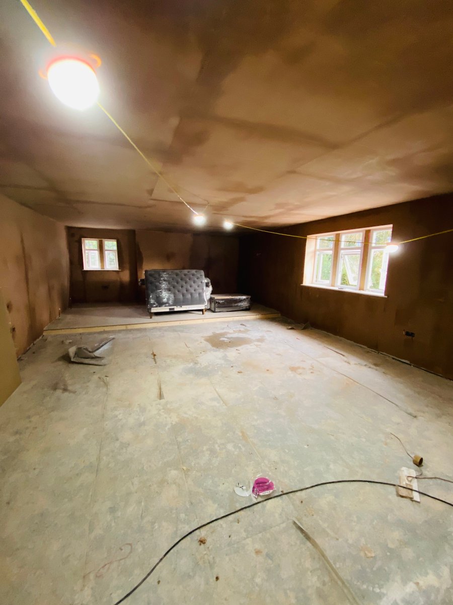 Ellisplasterin1's tweet photo. Our latest project is well underway this week in #bessacarr all upstairs plasterboarded and skimmed.
#Plastering #plasterer #newbuild #Renovations #Contractors #newhome #Doncaster #ellisplastering https://t.co/k4Qd8qsWWT