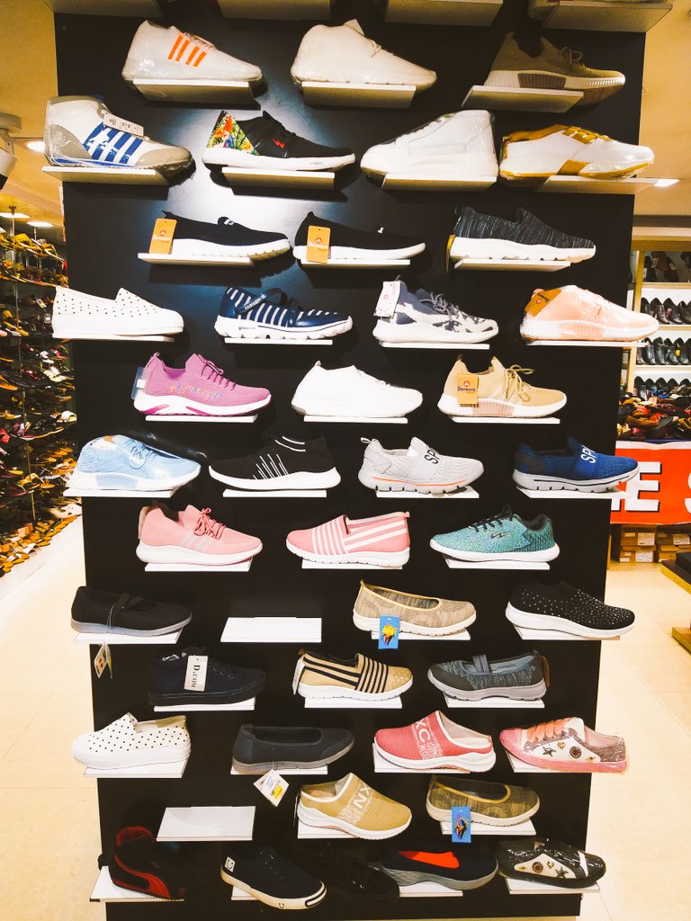 sheelashoes's tweet photo. Refresh your style with a new pair of men's shoes from Sheela shoes bhubaneswar, Odisha.
Our range has everything you need to rack up fashion points. ππ
#bhubaneswar #shoes #fashion #ShopForMe #stylesshoes #officeshoes #mensshoes https://t.co/b4kajhUZko