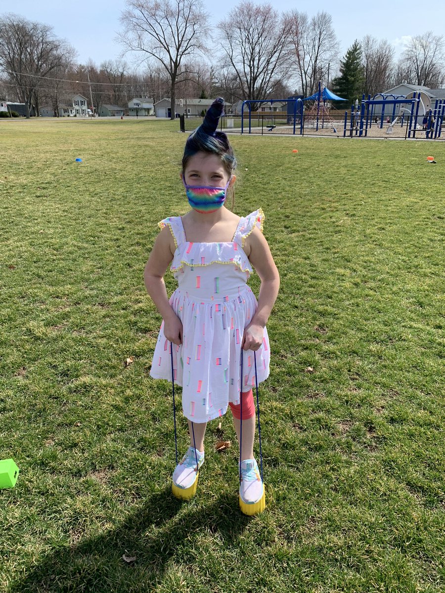 rmajor249's tweet photo. Funky hair day and extra recess in room 35 for our class reward! #SFCSDProud https://t.co/AFpKyPC6IW
