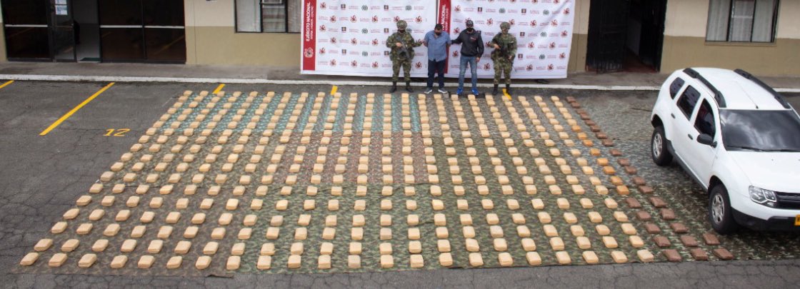 JuanSalazarCas4's tweet photo. ‼️Atención‼️ Les informo que habrá lloraton por 490 kilogramos de marihuana que el Glorioso Ejército Nacional #BIPEB32 impidió que ingresara a la ciudad de Medellín. https://t.co/EJA6Lt5rnD