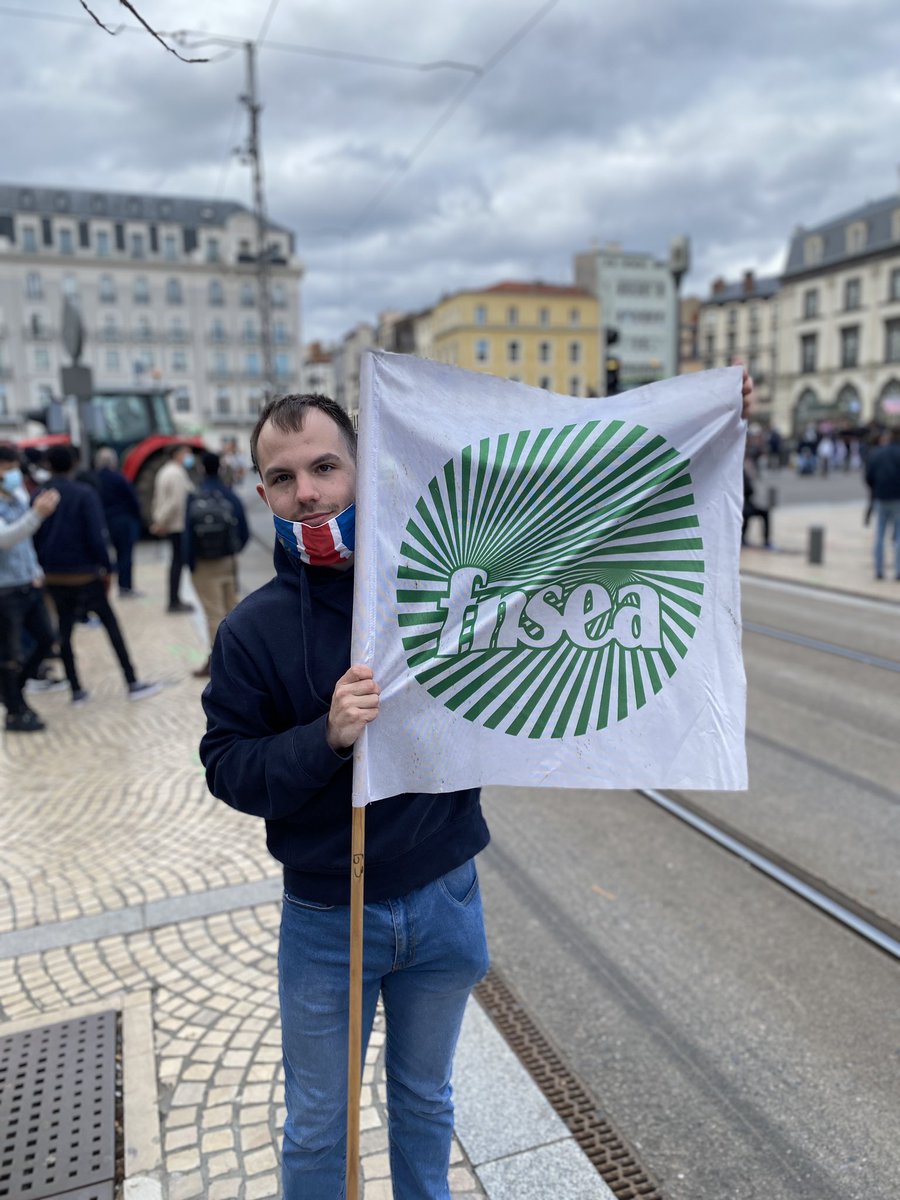 AntChabrillat's tweet photo. Présent aujourd’hui pour Place de Jaude à #ClermontFd soutenir nos agriculteurs.

Un événement qui s’est déroulé sans violence ni incident majeur et dans un bon état d’esprit ! https://t.co/VmVftcB4pv