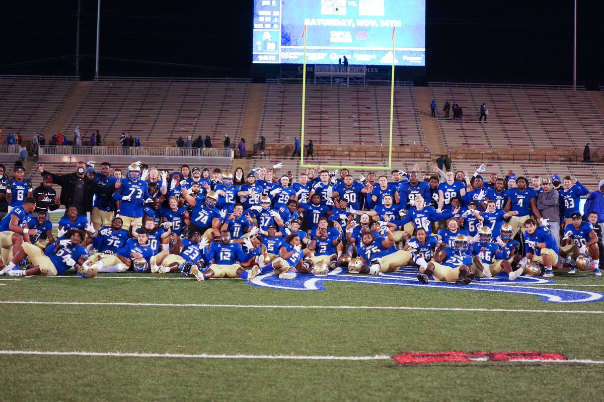 TulsaHurricane's tweet photo. “With 14 of our student athletes returning for an additional year let's give them the home field advantage they deserve. “ - @CoachPMonty
Our 2021 Season Tickets 🎟️ go on sale 𝙈𝙊𝙉𝘿𝘼𝙔! 🔥 For more info about 𝘀𝗲𝗮𝘀𝗼𝗻 𝘁𝗶𝗰𝗸𝗲𝘁𝘀 go to ➡️ https://t.co/nuehQea2KN https://t.co/TRU9ZFzjQJ