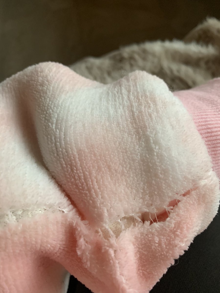 gemzcarter11's tweet photo. @OnlineHomeShop_ bought reluctantly as never heard of this company wish I never bothered, received the item like this sent in pics was told would only refund if I sent back unable to at the mo due to COVID and still no refund offered! Worst customer service ever, cheaply made 😡 https://t.co/0lHQpjdyCJ
