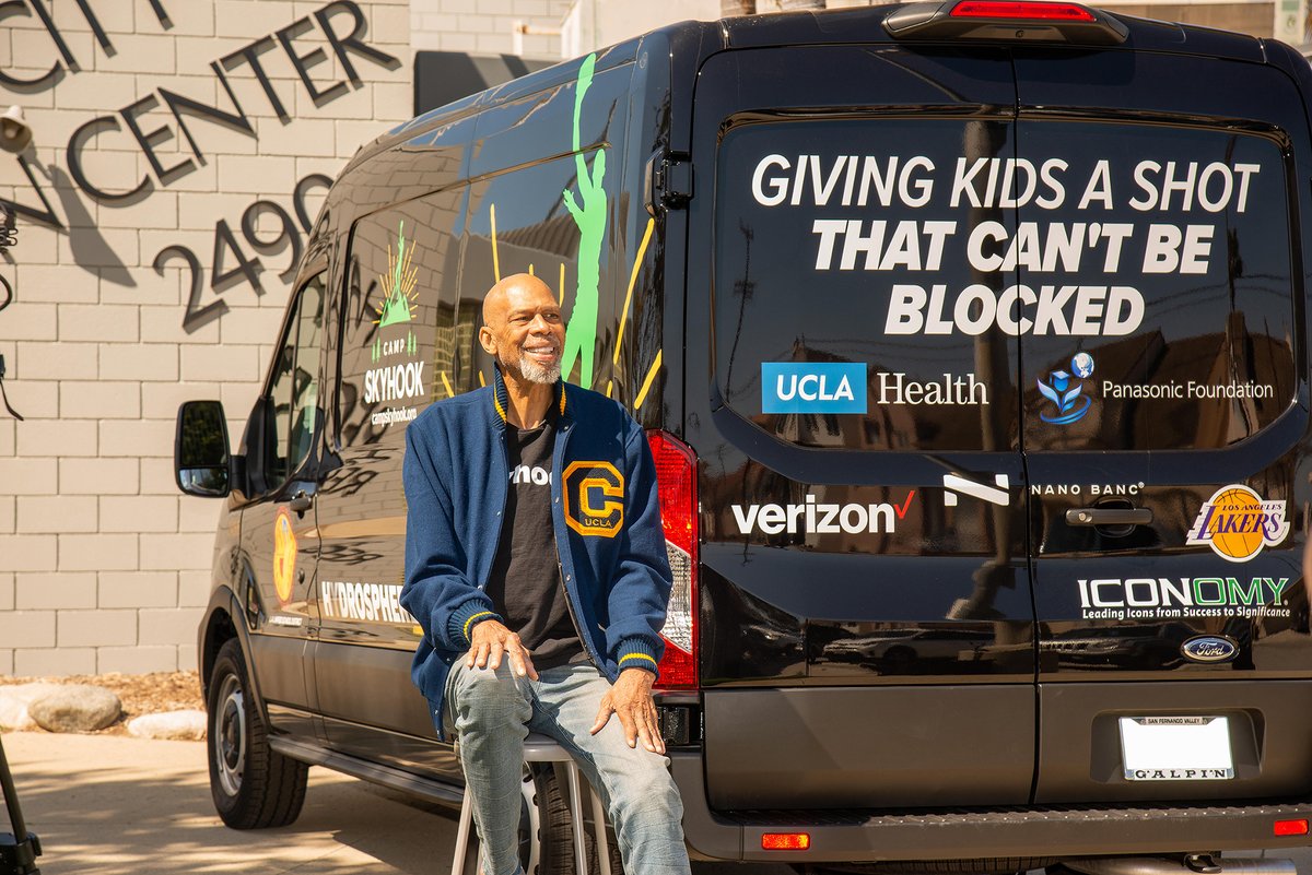 outdooredlausd's tweet photo. Grateful to @Verizon for generously equipping our @CampSkyhook Eco-Vans with iPads to help our students succeed! Everyone had a blast. And a special visit from our champion @kaj33 was the crowning touch! @BTBLA @LASchools @LACityParks #OutdoorLAUSD #STEM #ScienceEd #LosAngeles https://t.co/gP94s4UzkO