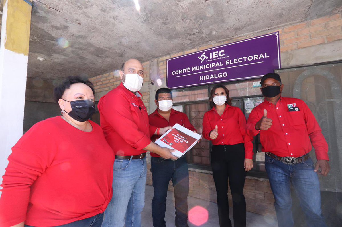 rigofuentes's tweet photo. #Hidalgo es un bastión del priismo por sus buenos gobiernos, y para seguir así, acompañé a @Aleidaelyguva a registrarse como candidata de nuestro partido a la alcaldía de este municipio, ante la sede local del @IECoahuila.
#UnidosEnMarcha 
#PorSiemprePRI https://t.co/2tET315Yfx