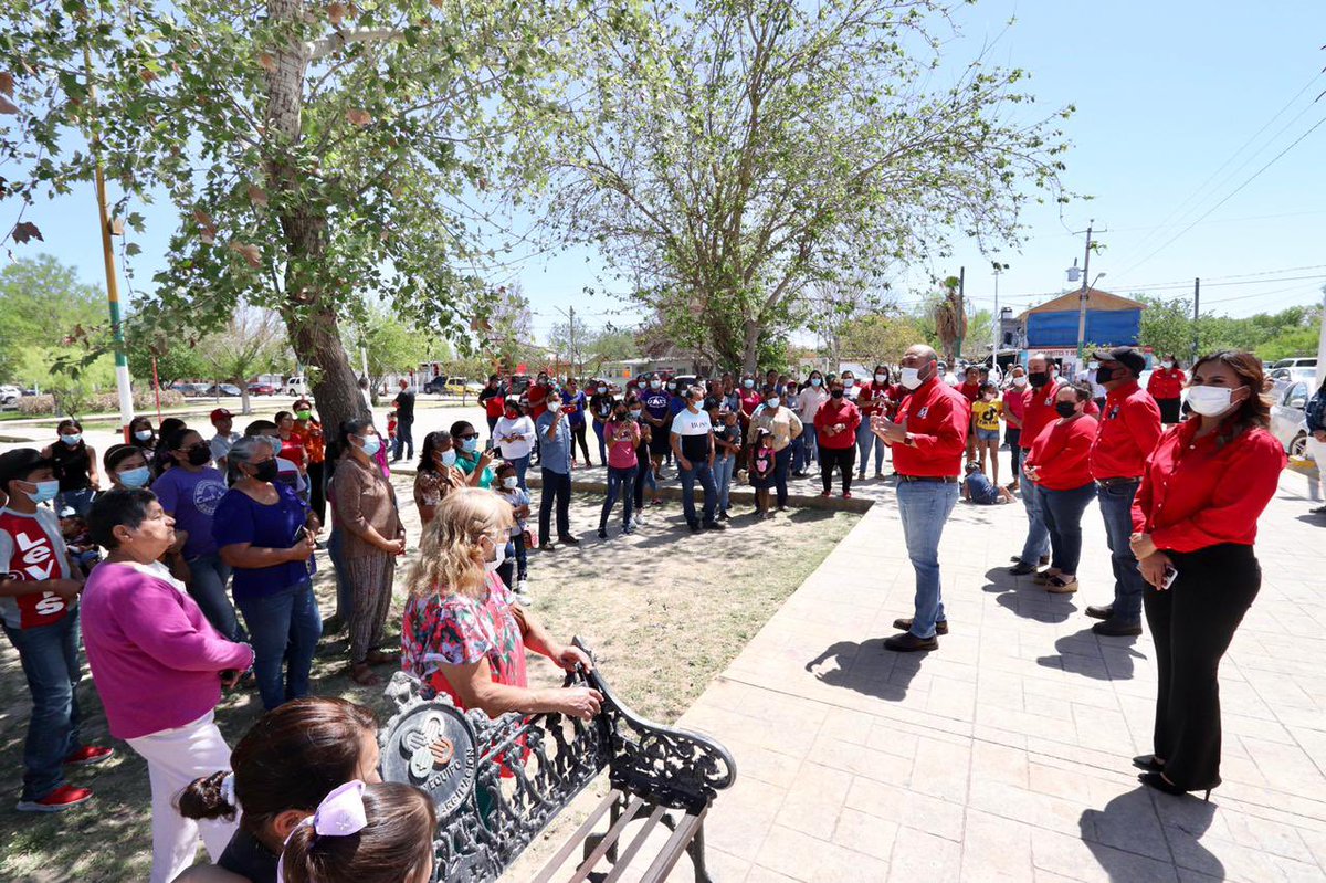 rigofuentes's tweet photo. #Hidalgo es un bastión del priismo por sus buenos gobiernos, y para seguir así, acompañé a @Aleidaelyguva a registrarse como candidata de nuestro partido a la alcaldía de este municipio, ante la sede local del @IECoahuila.
#UnidosEnMarcha 
#PorSiemprePRI https://t.co/2tET315Yfx