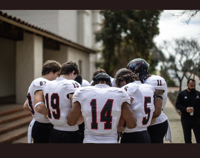 lenoxlawson3's tweet photo. After a great talk with coach @CoachATrain99 Beyond grateful and blessed to have received my first D1 offer from the University of Southern Utah⚫️🔴!!!! @SUUFB @RedMtnFootball @ForceFootballA2 @JUSTCHILLY @CodyTCameron #staywoke #BigBrother #GodIsGood https://t.co/G7Zm9hpU9s