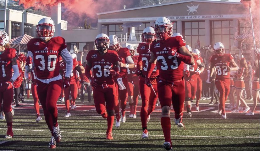 lenoxlawson3's tweet photo. After a great talk with coach @CoachATrain99 Beyond grateful and blessed to have received my first D1 offer from the University of Southern Utah⚫️🔴!!!! @SUUFB @RedMtnFootball @ForceFootballA2 @JUSTCHILLY @CodyTCameron #staywoke #BigBrother #GodIsGood https://t.co/G7Zm9hpU9s