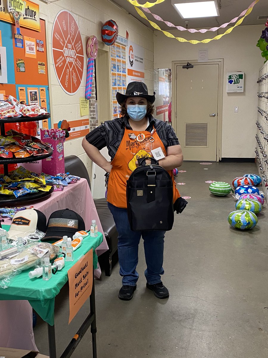 Niko_0679's tweet photo. @MissMFT just won this nice bag! #SuccessSharing #store0679 #Allin https://t.co/gn1ZrjIzBd