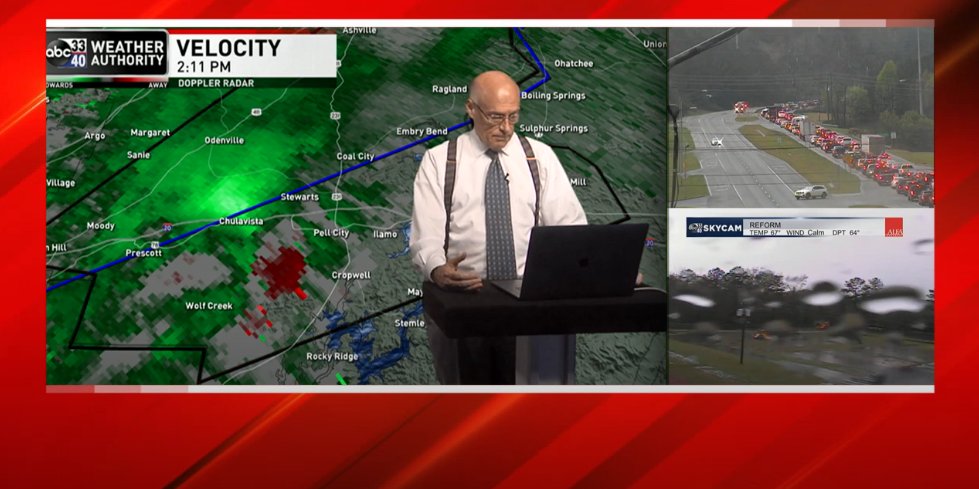 Birmingham meteorologist James Spann returning on-air after checking in with his wife after reporting his house sustained significant damage.

The composure he's managed to maintain is unreal.

Thankfully his wife is ok 🙏🏻

#Alabama #ALwx #wxtwitter #weather