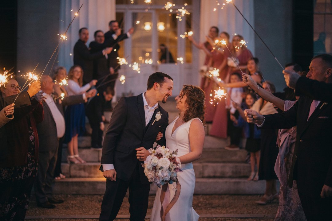 AmativeCreative's tweet photo. Wrapping up the gallery on this gorgeous wedding day! So many great ones to share, but you honestly can't go wrong with a sparkler exit. https://t.co/MnkQ0mXwZB