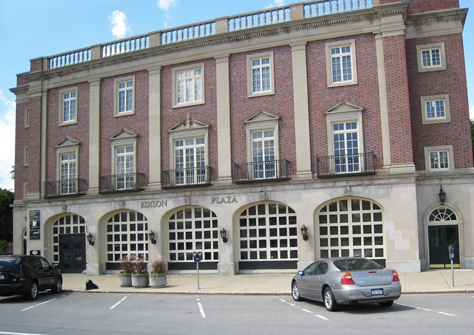 SchdyLighting's tweet image. #TBT 23 years ago today we expanded our offices in @DSICschenectady and moved into the Edison Plaza on Erie Blvd. #DidYouKnow this 1929 historic building was the @SchenectadyFire central fire station?👩🏻‍🚒🧯🔥🧑🏼‍🚒