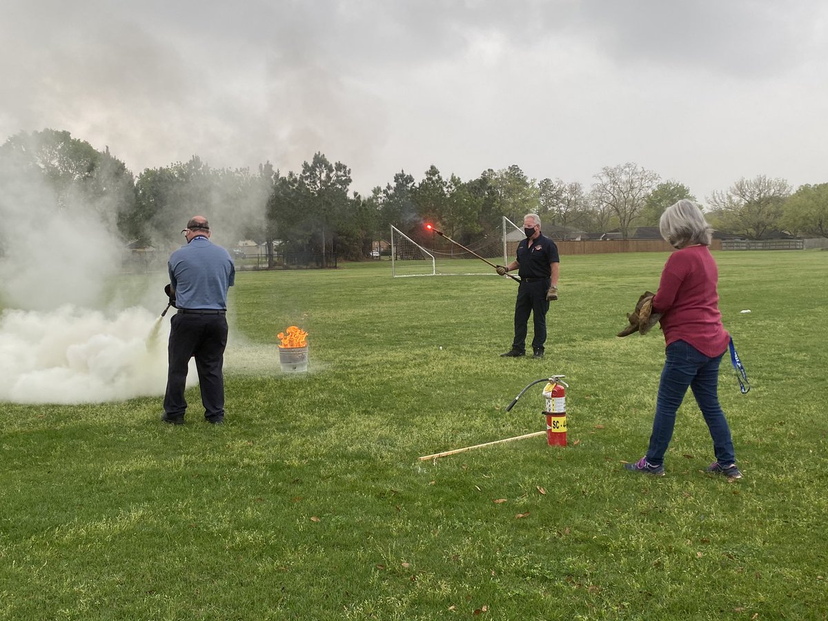scienceFHS's tweet photo. Started our day with a fire extinguisher 🧯 training update. Thank you Ms. Burris and Friendswood🔥Dept for setting this up and letting us participate! @FWoodG @friendswoodisd https://t.co/xmG0IyojRt