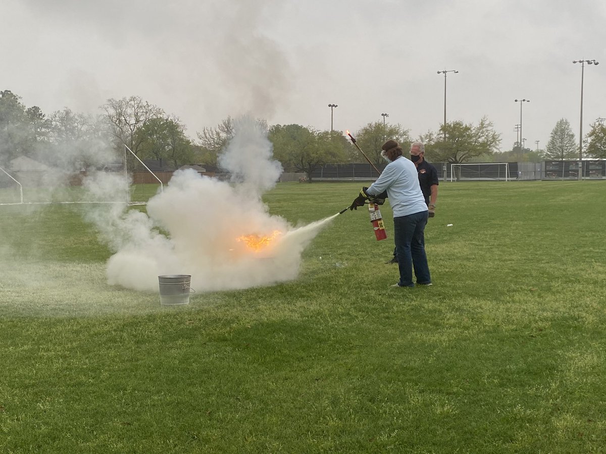 scienceFHS's tweet photo. Started our day with a fire extinguisher 🧯 training update. Thank you Ms. Burris and Friendswood🔥Dept for setting this up and letting us participate! @FWoodG @friendswoodisd https://t.co/xmG0IyojRt