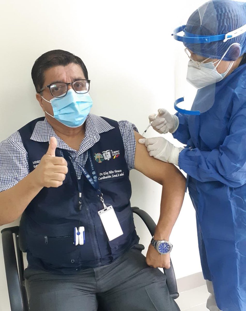 Salud_Guayas's tweet photo. #EcuadorSeVacuna | Eloy Mite Vernaza, médico general del Centro de Salud #Pascuales: "Hoy celebro mi segunda dosis de la #VacunaCOVID19, me siento mucho más tranquilo, seguiré trabajando con amor por nuestra comunidad". #Guayaquil https://t.co/V1fOb1950B