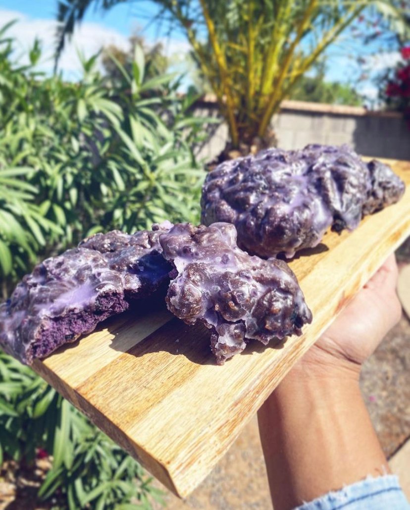 OnplateApp's tweet photo. Looking for some fresh and local doughnuts?
Check out The Local Doughnut to try out their limited time Blueberry Fritters!
📸: @thelocaldonut
•
•
•
#myphx #thelocaldonut #doughnuts #sweet #local #fresh #food #foodie #foodies #local #phoenix #az #phoenixfood https://t.co/pWafau3sTU