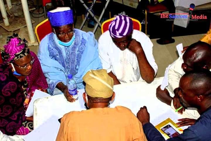RaheemAgboola's tweet photo. In my speech i stressed some imperatives issues of my constituency and at the end a communique committee was setup to deliberate on the identifies challenges and come out with commendation, all to the Glory of God @followKWSG , @kwhanigeria ,@bukolasaraki ,@OfficialPDPNig https://t.co/vL0XNOU3Hi