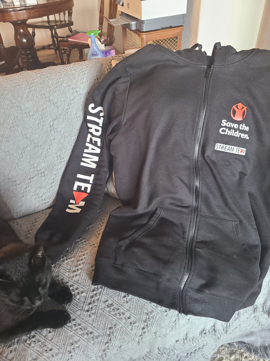 Vohnhelsing's tweet photo. Got my hoodie in from @BeaLifeForce and I love it 🙌 thank you for sending this and looking forward to supporting your organization later in the future 🙂 https://t.co/xjIvlYazRi