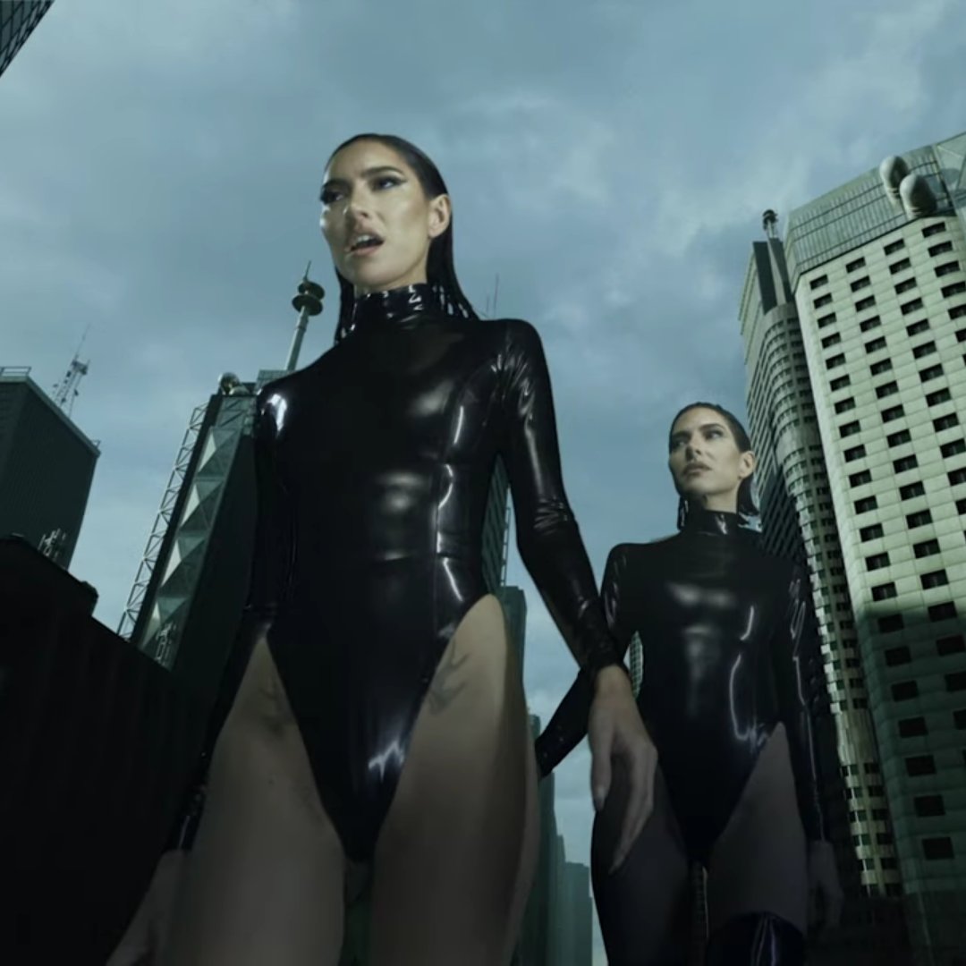 betherbether's tweet photo. THEY ARE COMING TO SERVE. @TheVeronicas https://t.co/JXFFIywhdc