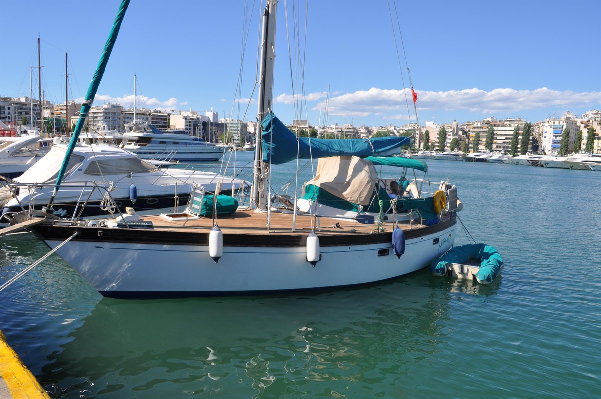 Nantucket Island 33 - A fantastic vessel that packs a huge amount of boat into 33ft, suitable for all types of cruising ➡️ buff.ly/3tRBeEt