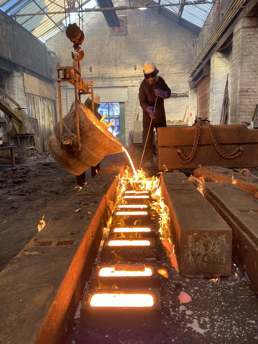 artfoundryman's tweet photo. it’s another #castingthursday at #HargreavesFoundry 
#IronworkThursday https://t.co/iIfKfJ61c0