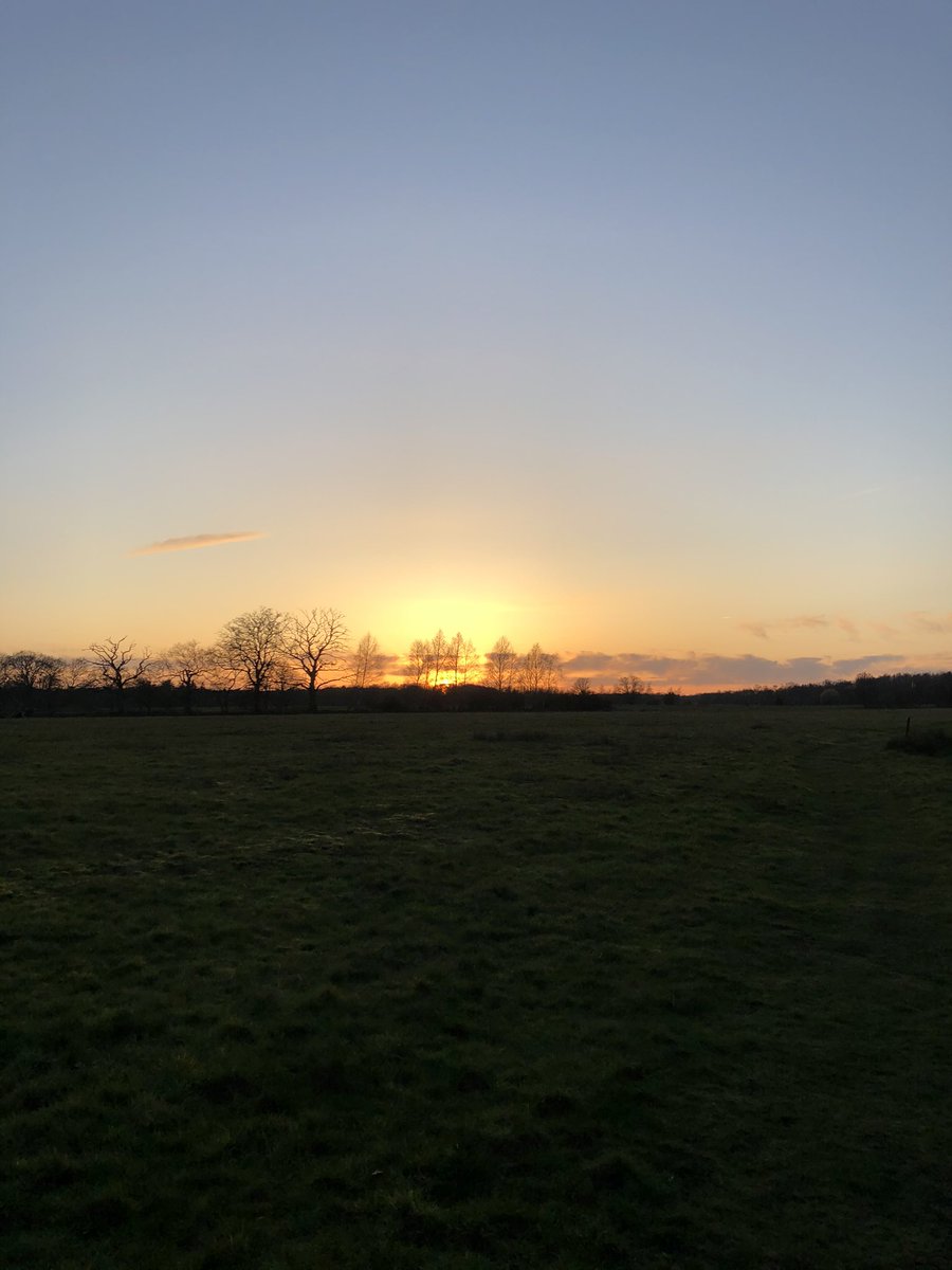 Dit is ook Orvelte bij schemering #voorjaar #mooie avond #zonsondergang #Orvelte #Drenthe