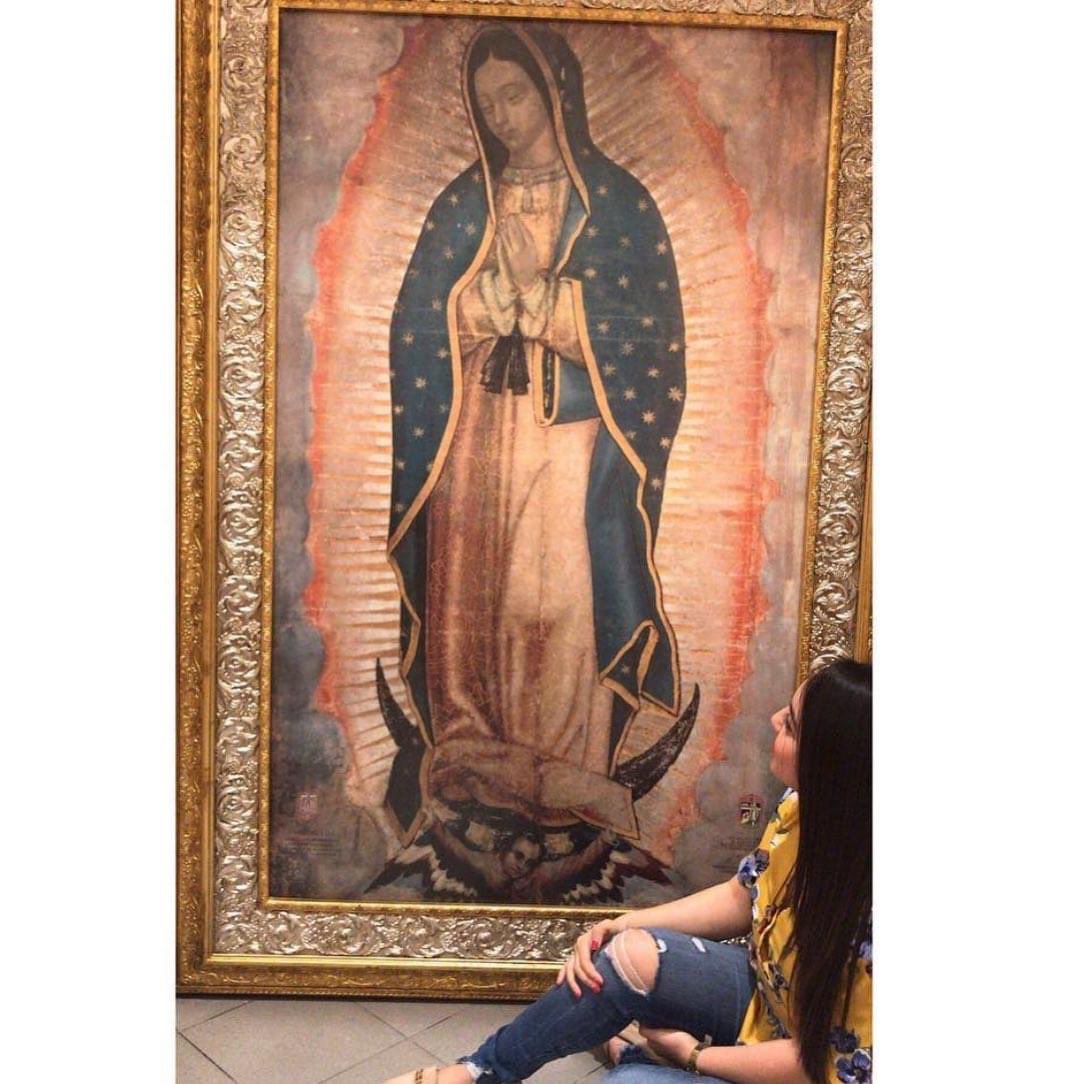 ⁣ Gracias por tu Si que lo cambio todo.⁣🤍
.⁣
Como no admirar tu belleza, tu humildad, tu amor de madre y cómo cumpliste la voluntad del Padre.
.⁣
Bajo tu manto por siempre quiero estar. ⁣