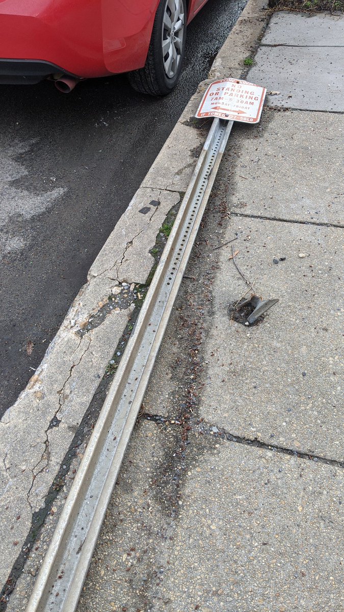 trieb4anc's tweet image. Hey @311DCgov : there's a downed parking sign on the sidewalk in front of Eden's Kitchen restaurant at 2910 Bladensburg Rd NE, if someone could come and fix / replace it. Thanks!