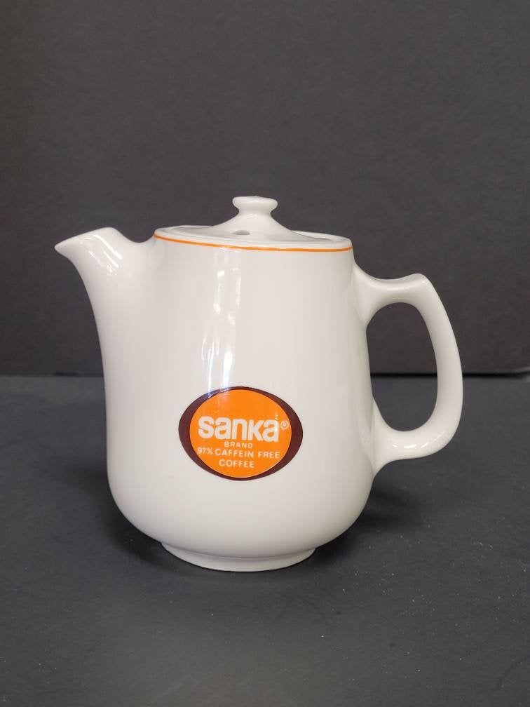 KinmanKatie's tweet photo. Advertising coffee pot for Sanka Decaffeinated Coffee especially made by Hall China Co. #hallchina #sanka #coffee #advertising #twocups #coffeepot #vintage #etsyshop #linkinbio #katieskornerantiques https://t.co/651IRBa5M4