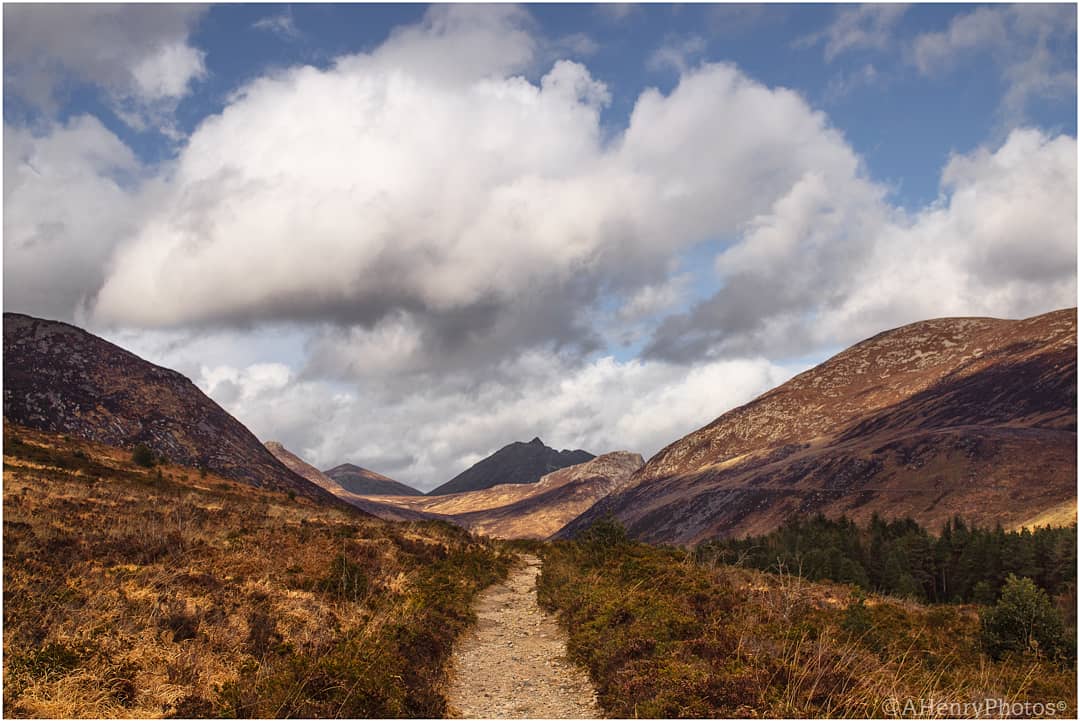 AHenryPhoto's tweet photo. Down in the valley 🥾⛰

@wearetrekni @ThePhotoHour @LensAreLive @StormHour @BelfastHourNI @PicPublic @DiscoverNI @TourismIreland @visitmourne @Bout_Yeh #photography #hikingadventures https://t.co/ZoqhQnHzBm