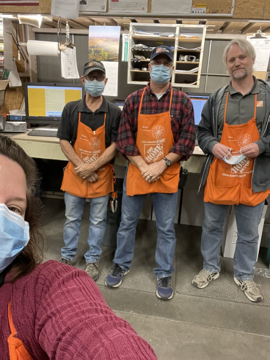 BoudreauShannon's tweet photo. Love this receiving team...an amazing and extremely hard working team Chris, Ed, and Brian #2211proud @THDRyanS @HDMarthaMendoza @DanielMooreTHD @JohnnyTBush https://t.co/hpvbXrBmgz