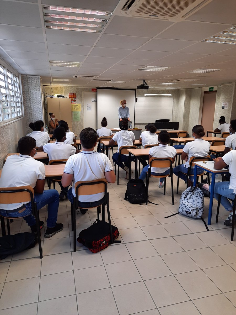 CPlacoly's tweet photo. PARCOURS AVENIR- PLAN ORIENTATION +
Intervention de professionnels sur le thème : "Les métiers n'ont pas de sexe"
Les élèves de 4ème  du collège Vincent PLACOLY ont rencontré ce jour M. Eugène, infirmier, M. Honoré, maïeuticien, et Mme Sordet ingénieur des travaux publics. https://t.co/3EHyNVmOsA