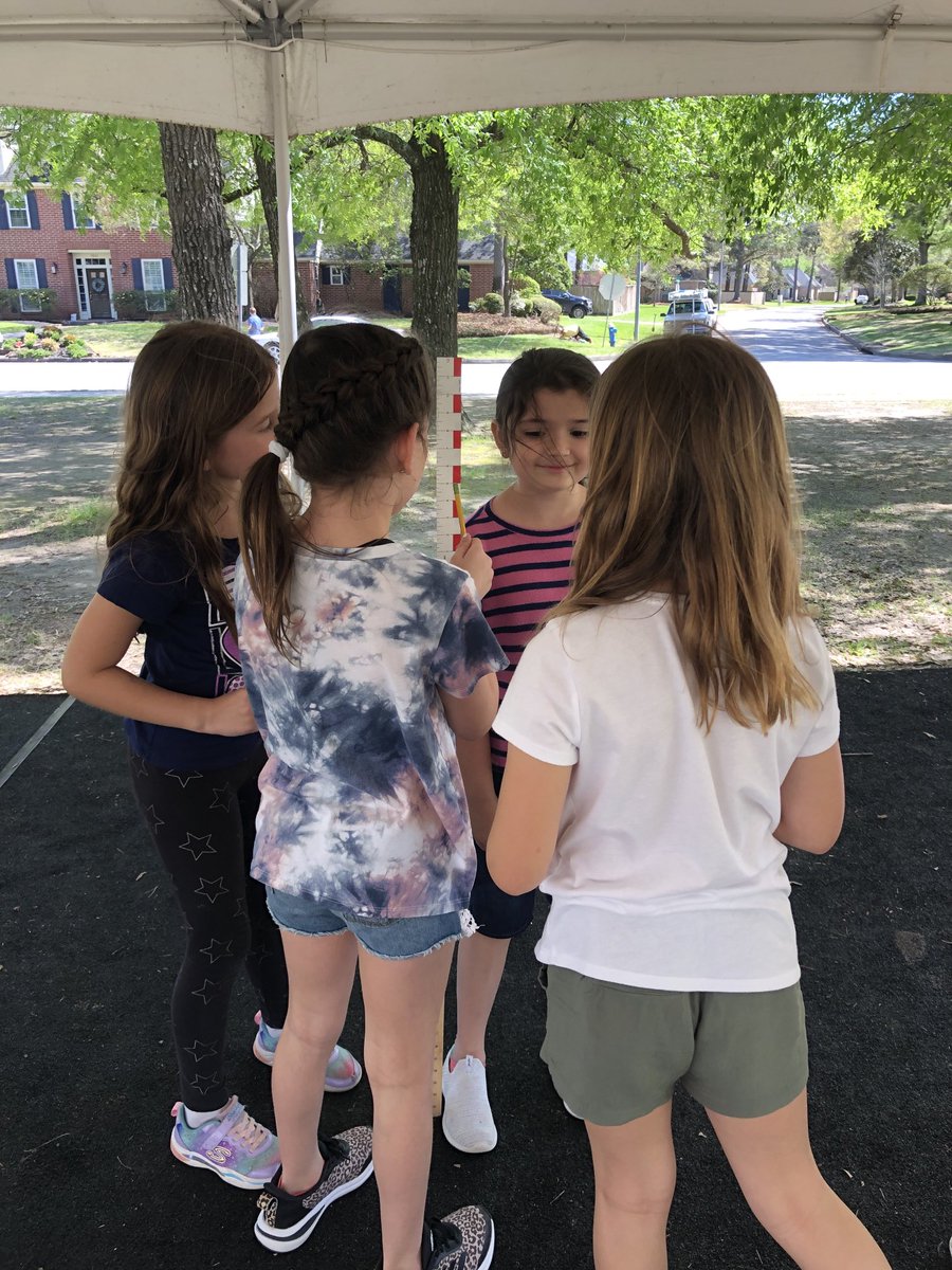 Mstakes_wce's tweet photo. Beautiful day for an outdoor measurement scavenger hunt!!  Stakes Smarties had so much FUN! 
⁦@HumbleISD_WCE⁩
⁦ https://t.co/n9FaAFEqLy