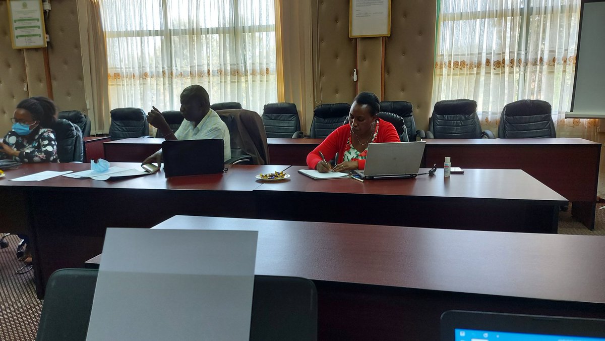 We are almost ready with our CBET oriented attachment manual for the 5 colleges in the Epivot project. <a href="/WUR_WCDI/">Wageningen Centre for Development Innovation</a> @HAShogeschool @NufficGD <a href="/MarjoBaeten/">Marjo Baeten</a> @IreneKoomen <a href="/InekevMeggelen/">Ineke van Meggelen</a>