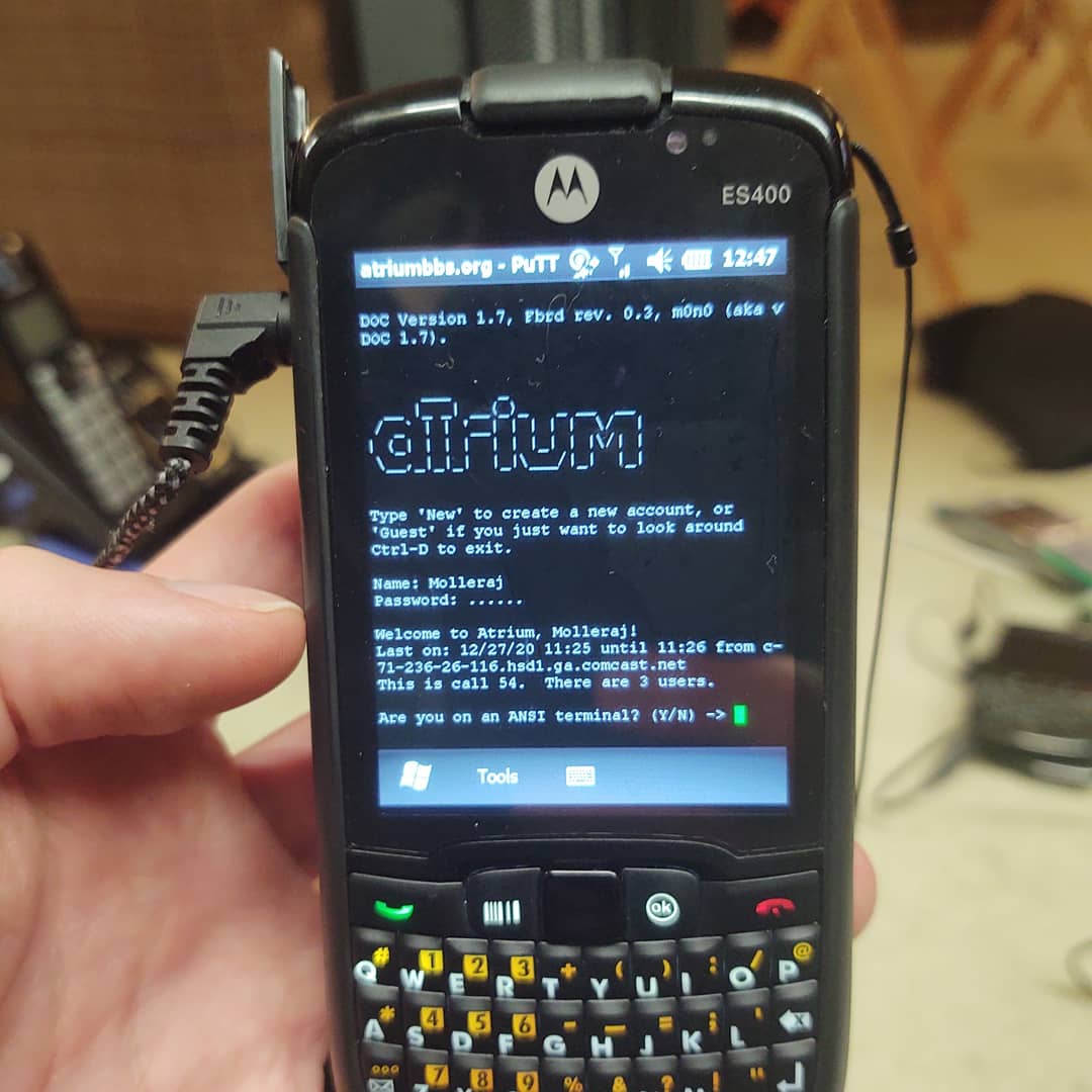 H95lx's tweet photo. My new old #Motorola #ES400 is doing everything I want very well! #SSH #telnet #SIP #softphone #internetradio and #IRC! I used it for #SDF #openvoip with the #lavalier #headset the #other #day fine! #windowsmobile #pda #eda #smartphone https://t.co/igovIBER0j