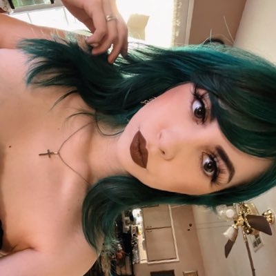MisfitGlamTech's tweet photo. #NewProfilePic showing off my new lashes &amp; @JeffreeStar “Tasty” liquid lipstick 💅🏻 OBSESSED #jeffreestar #JeffreeStarCosmetics https://t.co/qQxB7sDbh3