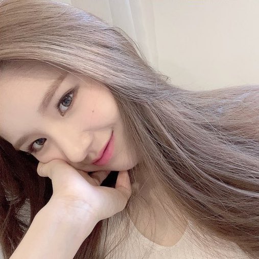 one of my favorites pictures she look so pretty and soft