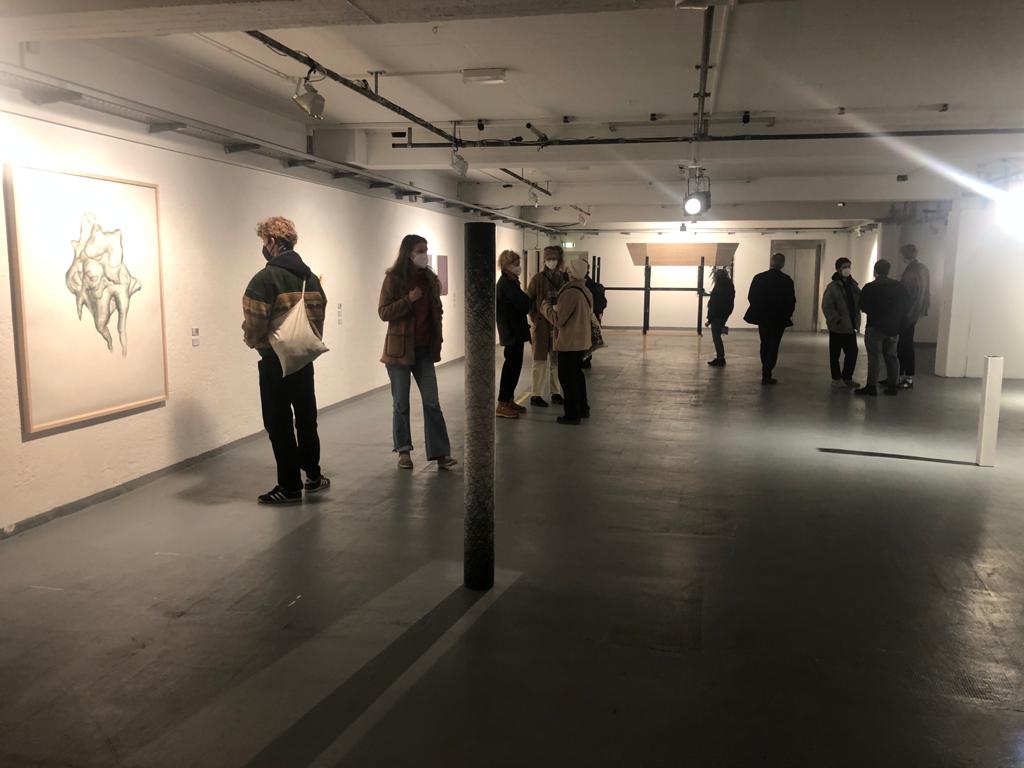 PasingerF's tweet photo. Ein Schritt näher zur Work-Art-Balance...
Endlich wieder Vernissage in der Pasinger Fabrik!
#kulturbleibt #wirsindda #workartbalance #happy https://t.co/ayoNU2GWQq