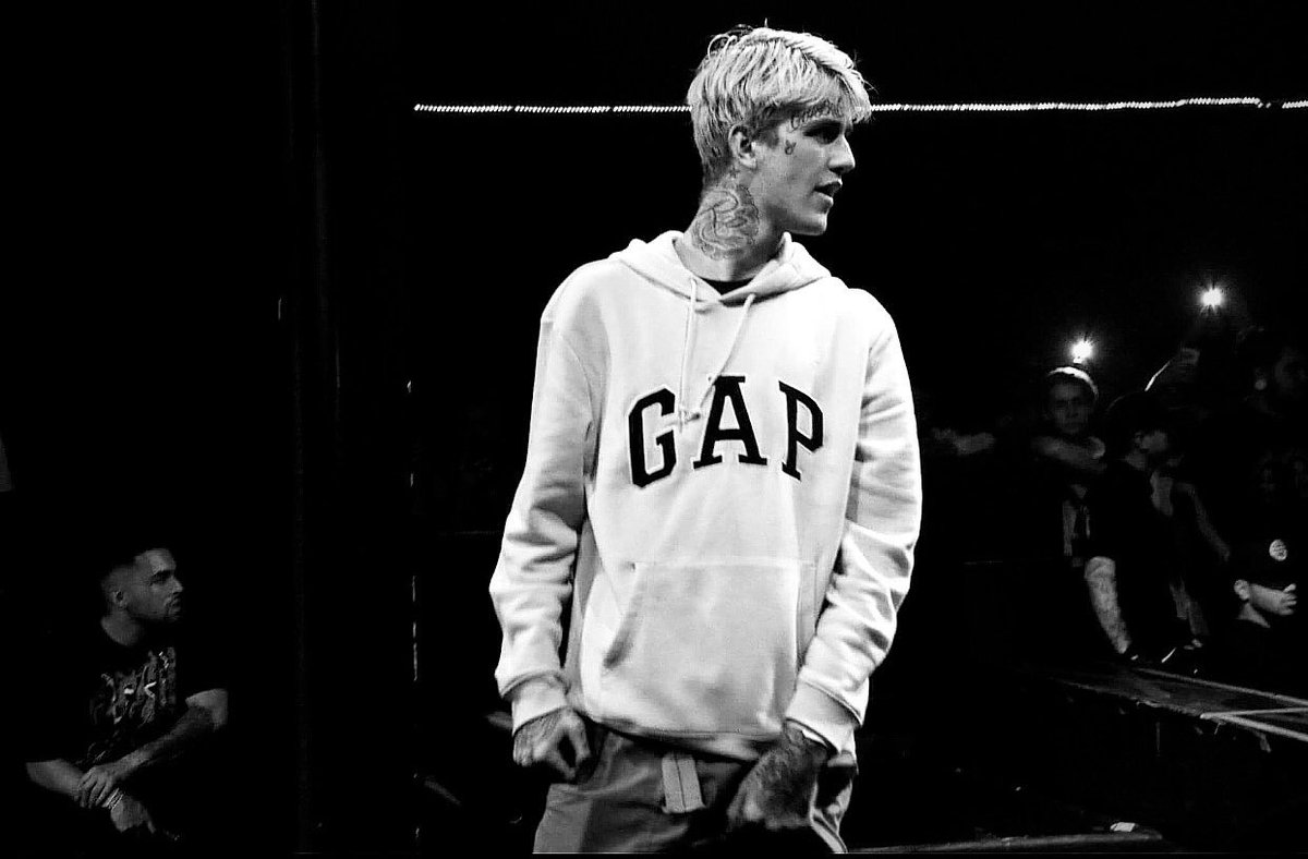 GETCAKEDlEYOUNG's tweet photo. Lil Peep live in Santa Ana, 2016
📸 @Elopez_trvp https://t.co/DOCzQH5F5U