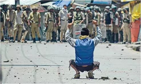 indianposten's tweet photo. Arrest without charge
Murders without trial
Brutal torture
Systematic harassment
Lack of media freedom
Internet outage
Prolonged curfews
Home arrests
This is #Modi's legacy for 🇮🇳 #Kashmir.
#KashmirBleeds
#Kashmirilivesmatter
#standwithkashmir
#ModiKiller https://t.co/Tyimftdm7x