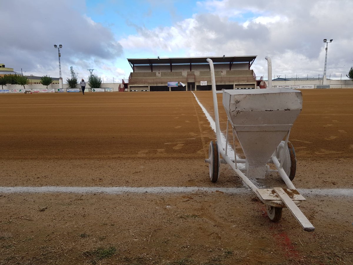 AD_Siruela's tweet image. No somos partidarios de alimentar Twitter por la noche 😂, pero tenemos una gran noticia...🗞️

A partir de hoy, estas fotos comenzarán a formar parte de la historia de la A. D. Siruela.

A partir de hoy, nuestro campo y nuestras vidas serán un poquito más verdes.

💚⚽💚