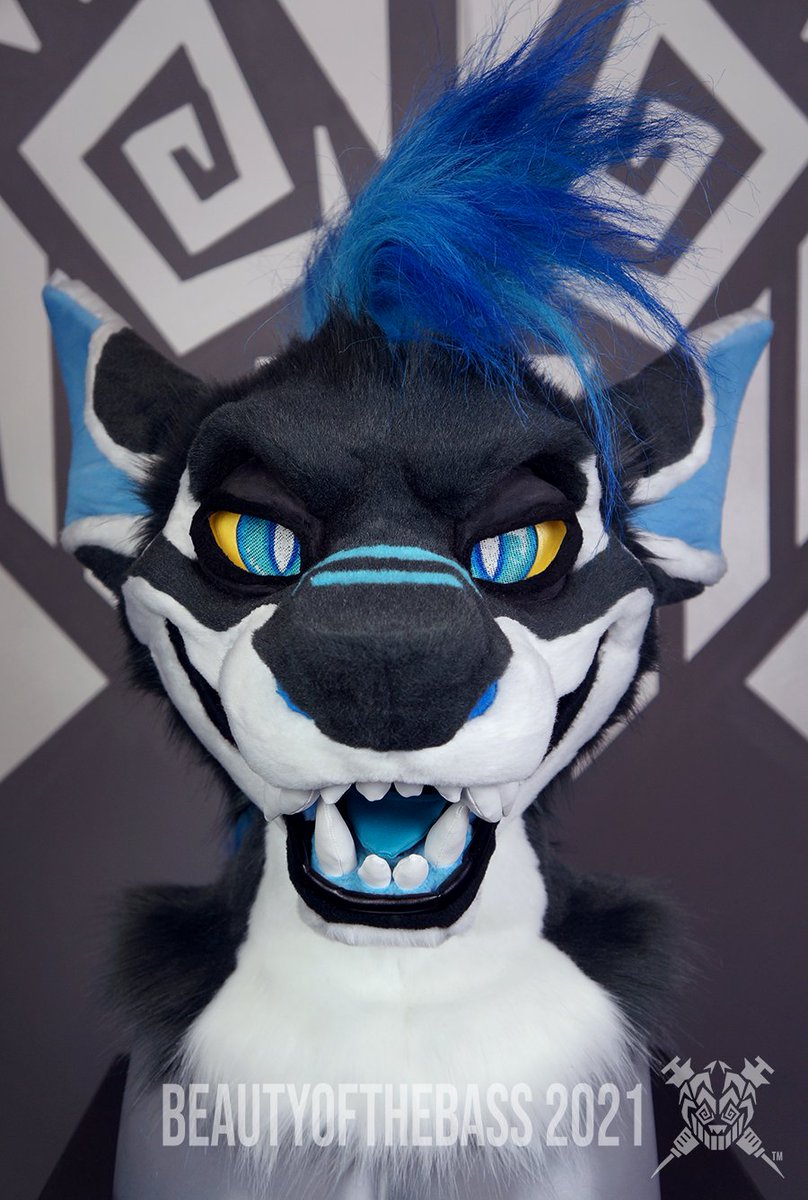 Beautyofthebass's tweet photo. Monstea is complete! This is in fact a full suit, however I am too short to model it. Full pics soon!

Very pleased with this one, love the expression. Suit built by myself. Character and suit owned by @xLazyCreations https://t.co/c1glmc9HDq