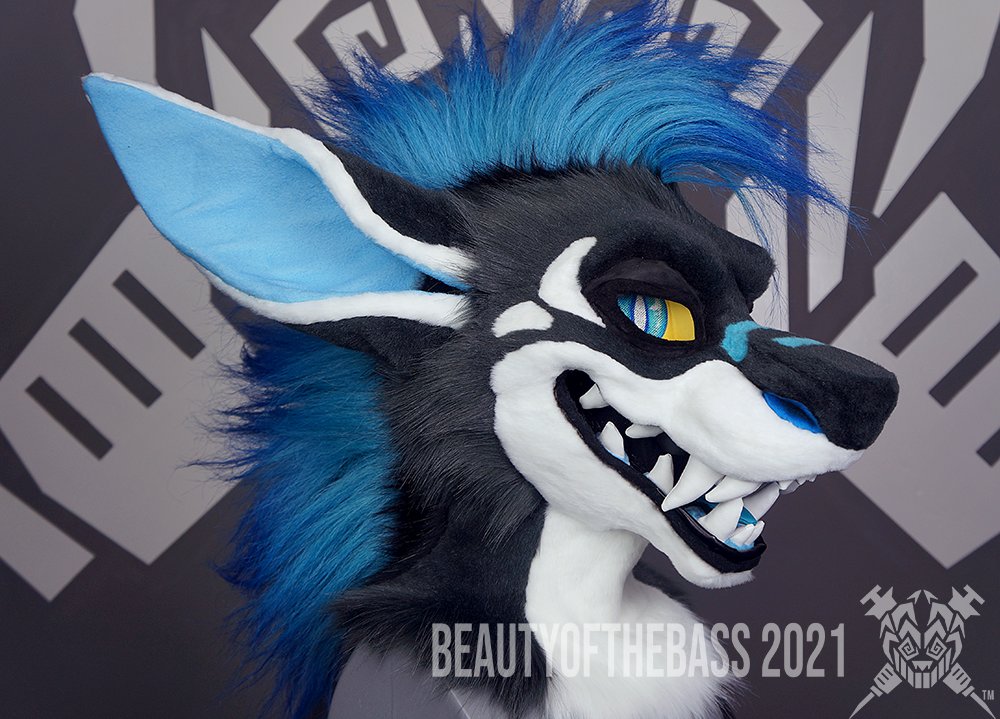 Beautyofthebass's tweet photo. Monstea is complete! This is in fact a full suit, however I am too short to model it. Full pics soon!

Very pleased with this one, love the expression. Suit built by myself. Character and suit owned by @xLazyCreations https://t.co/c1glmc9HDq