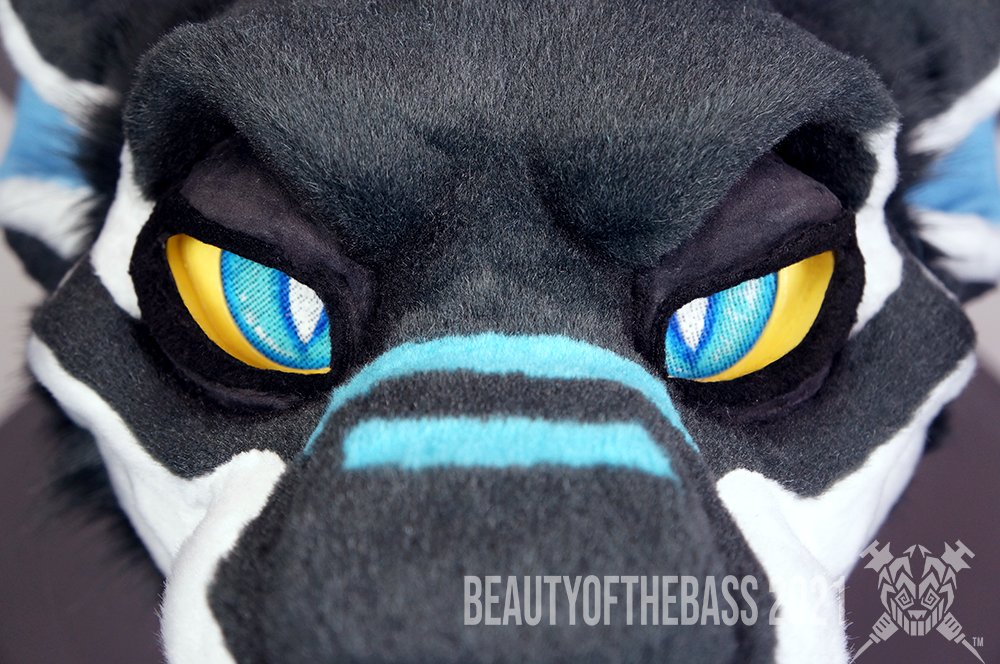 Beautyofthebass's tweet photo. Monstea is complete! This is in fact a full suit, however I am too short to model it. Full pics soon!

Very pleased with this one, love the expression. Suit built by myself. Character and suit owned by @xLazyCreations https://t.co/c1glmc9HDq
